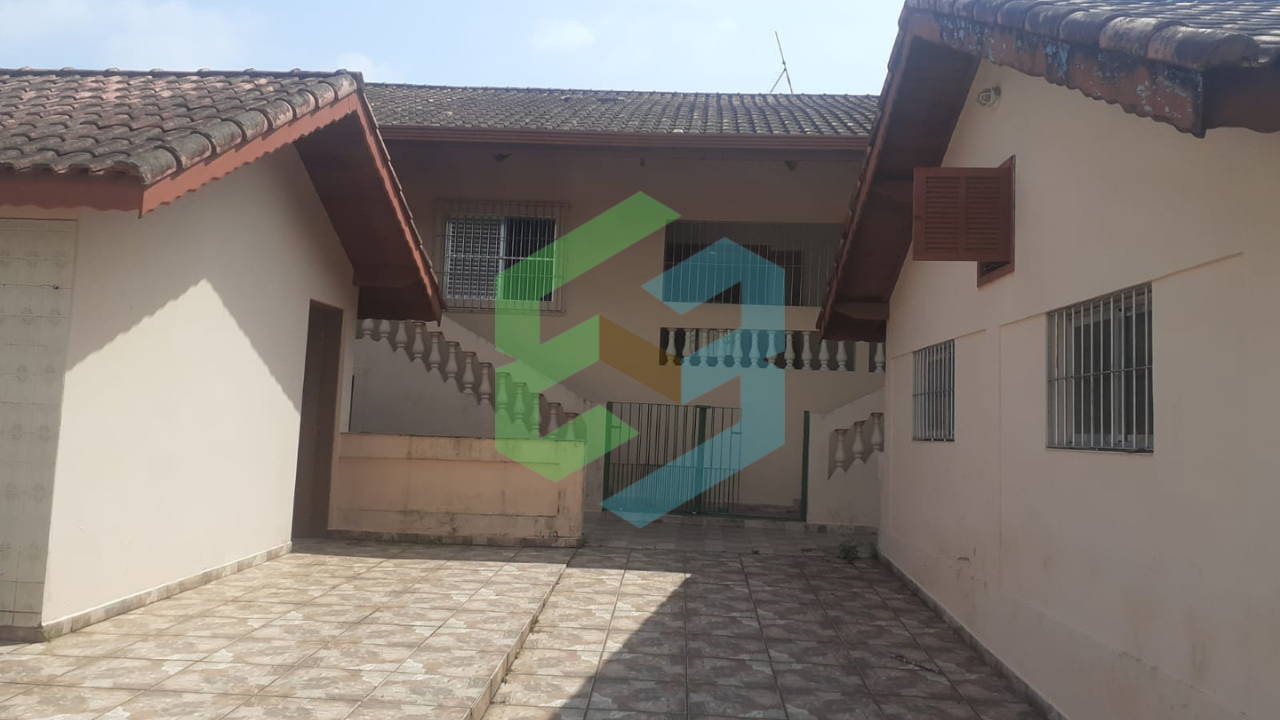 Casa alta de 3 dorm (1 suíte), quintal enorme, 10 vagas garagem