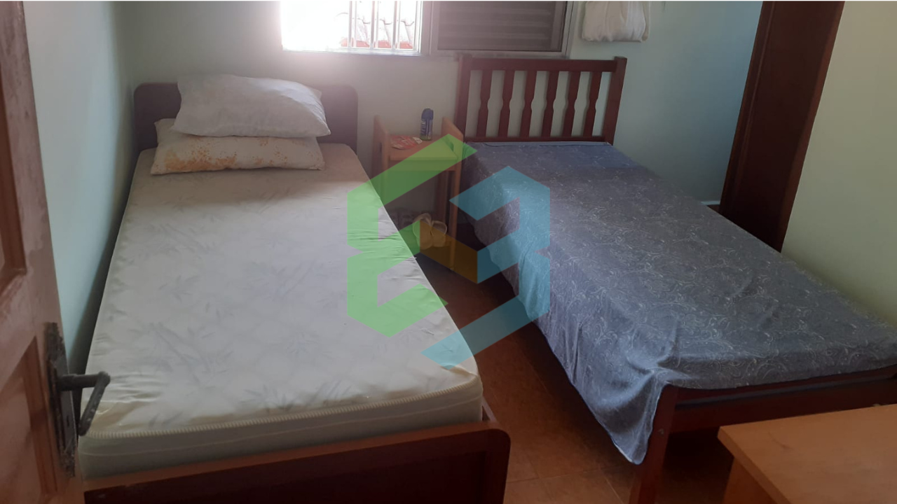 Casa alta de 3 dorm (1 suíte), quintal enorme, 10 vagas garagem