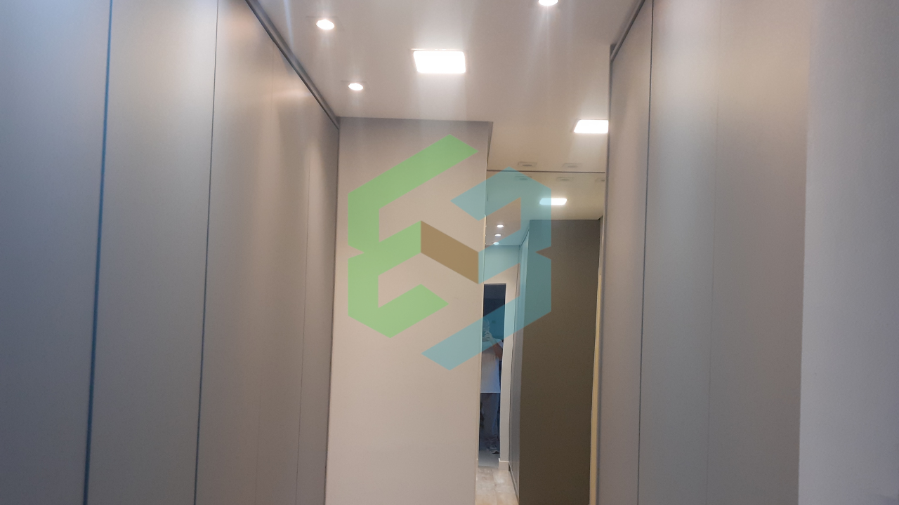 Apartamento 2 dorm (1 suíte), 2 vagas e depósito – Centro