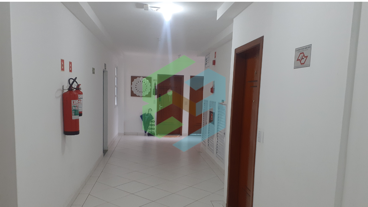 Apartamento 2 dorm (1 suíte), 2 vagas e depósito – Centro