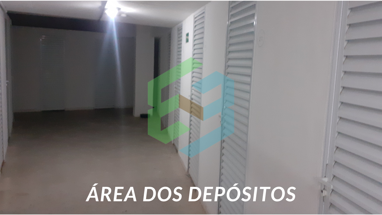 Apartamento 2 dorm (1 suíte), 2 vagas e depósito – Centro