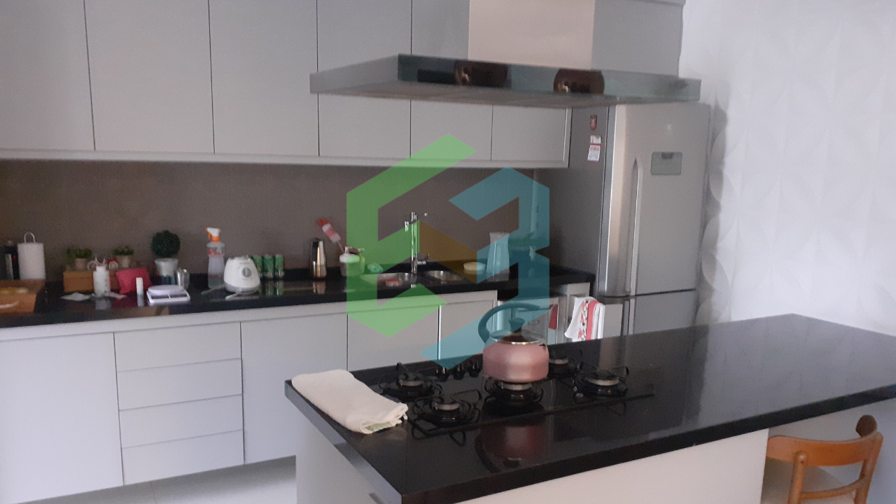 Apartamento 2 dorm (1 suíte), 2 vagas e depósito – Centro