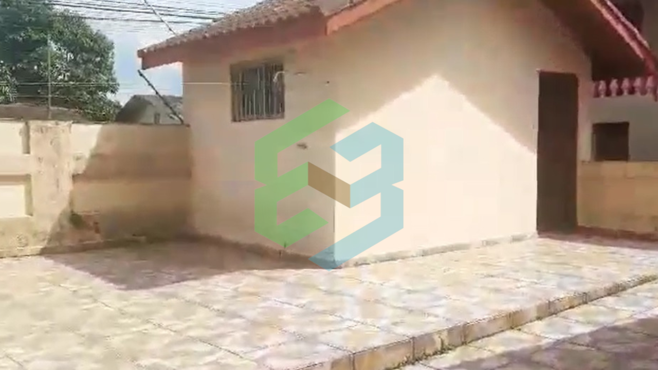 Casa alta de 3 dorm (1 suíte), quintal enorme, 10 vagas garagem