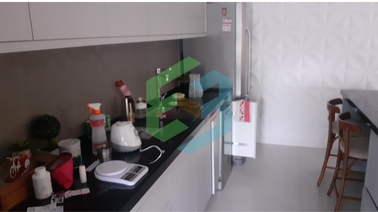 Apartamento 2 dorm (1 suíte), 2 vagas e depósito – Centro