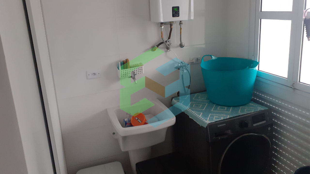 Apartamento 2 dorm (1 suíte), 2 vagas e depósito – Centro