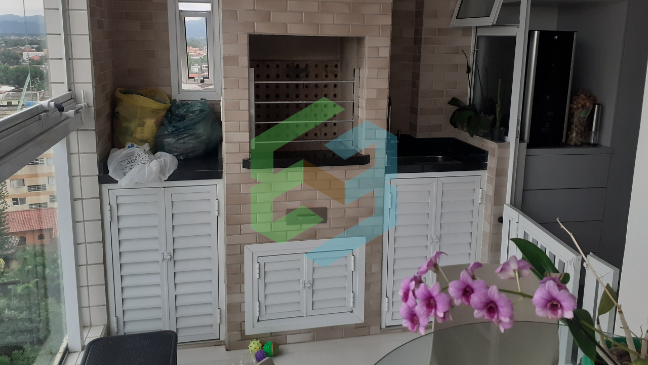 Apartamento 2 dorm (1 suíte), 2 vagas e depósito – Centro