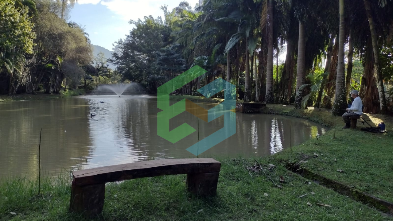 Chácara em condomínio fechado – 100m²- em Ana Dias