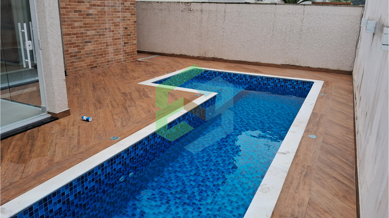 Sobrado NOVO com 4 suítes e piscina no Cond. Bougainville IV