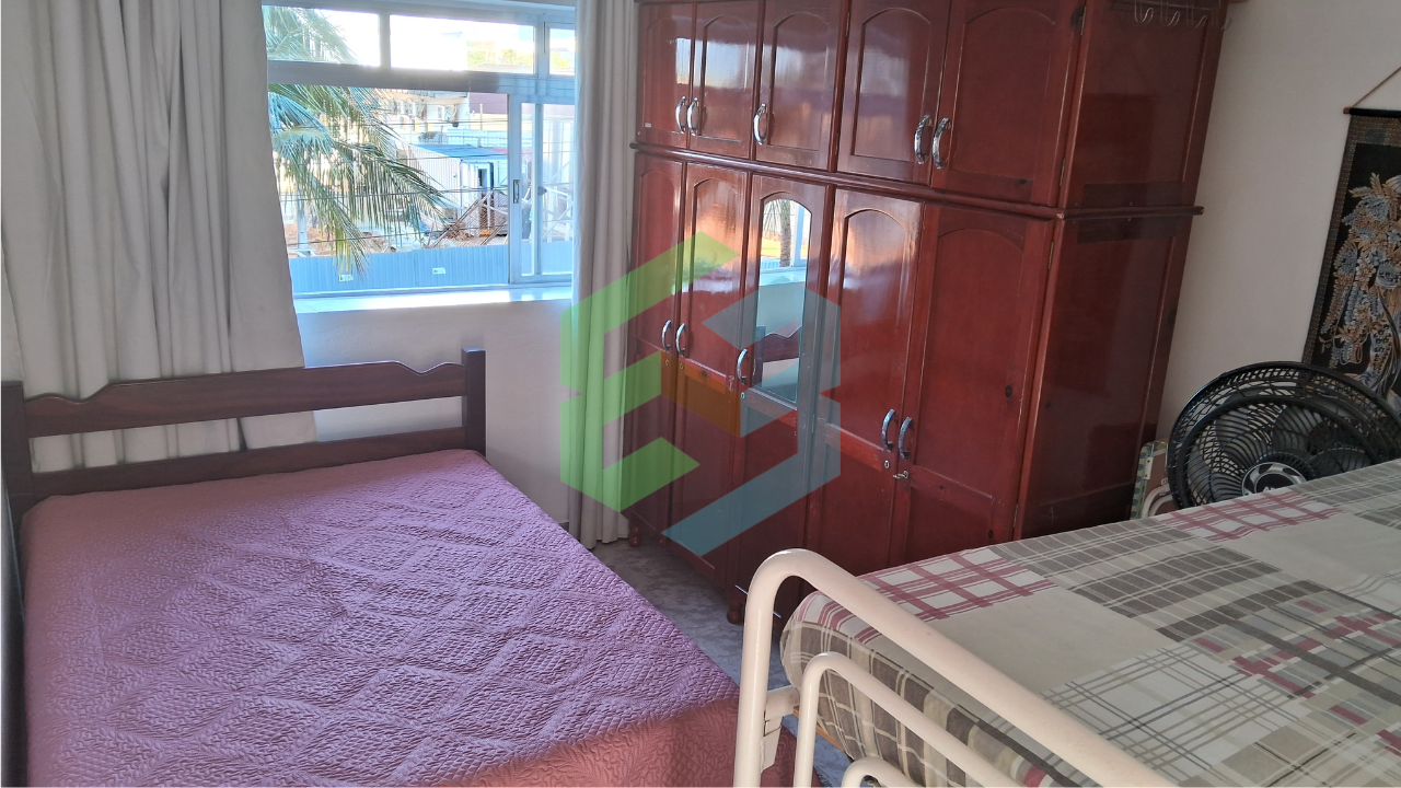 Apartamento de 1 dormitório (2º reversível) no Centro, perto da praia