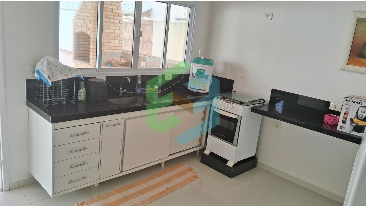 Refúgio perfeito a 150 metros da praia com 3 dorm (1suite) e piscina