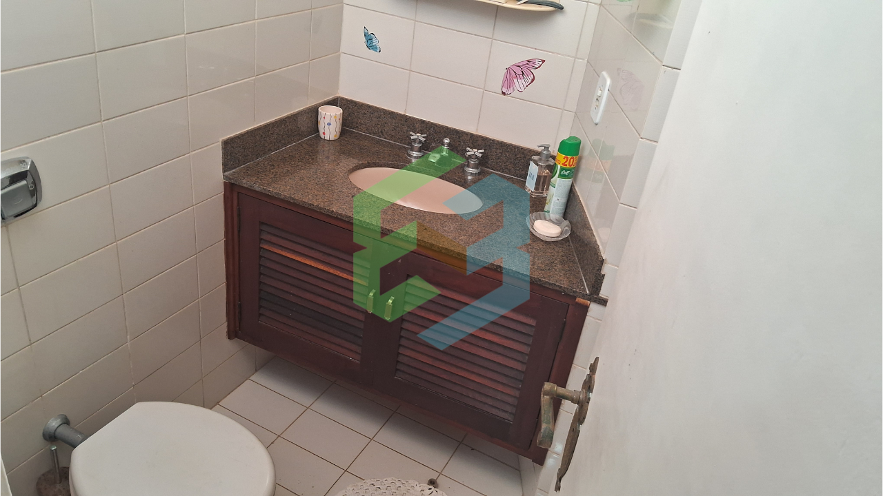 Casa 3 dorm (3 súítes), 7 vagas, entrada por 2 ruas diferentes
