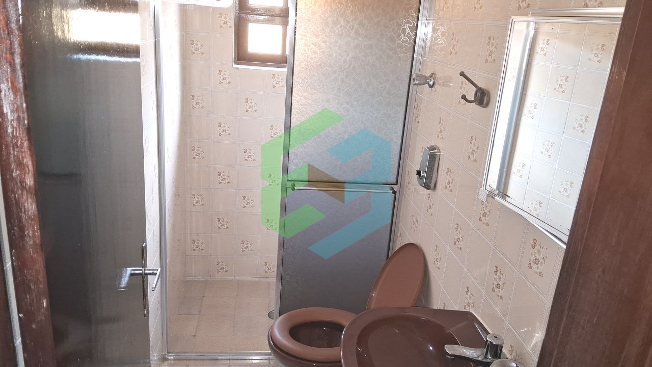 Casa geminada 2 dormitórios (1 suíte) 4 vagas de garagem