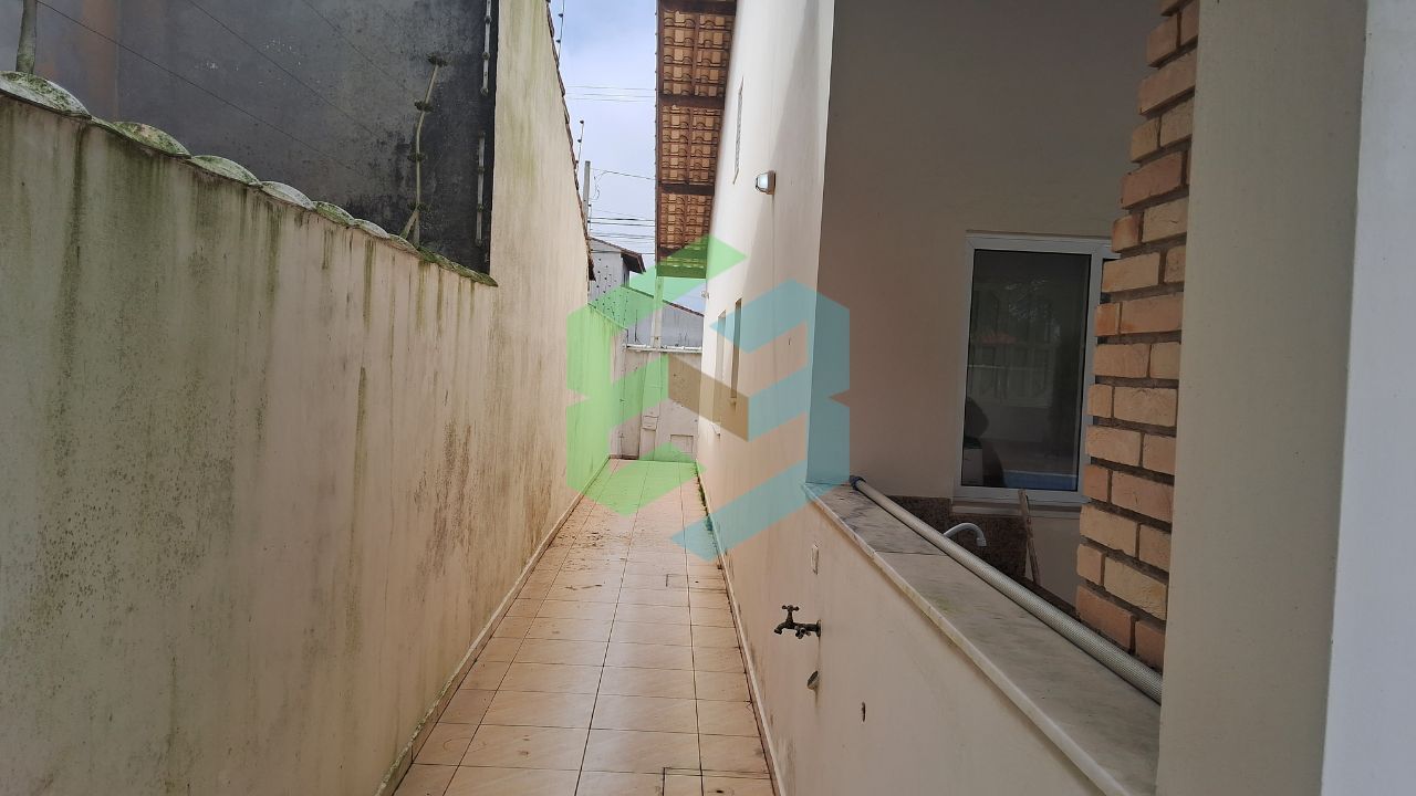 Refúgio perfeito a 150 metros da praia com 3 dorm (1suite) e piscina