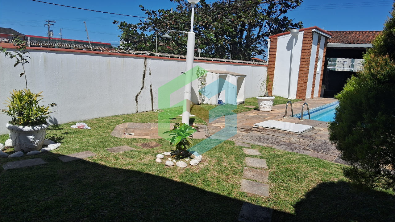 Casa 3 dorm (3 súítes), 7 vagas, entrada por 2 ruas diferentes