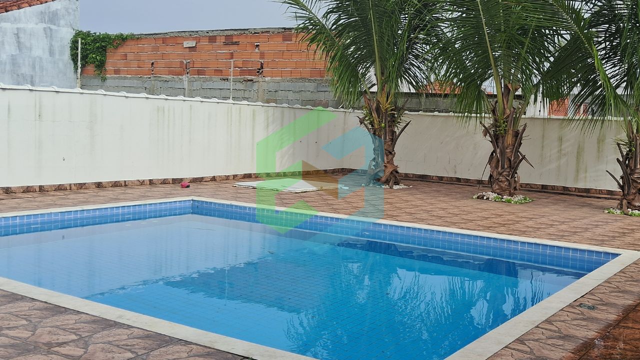 Refúgio perfeito a 150 metros da praia com 3 dorm (1suite) e piscina