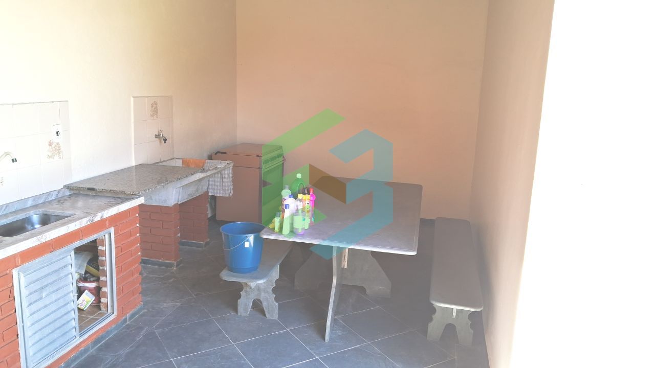 Casa geminada 2 dormitórios (1 suíte) 4 vagas de garagem