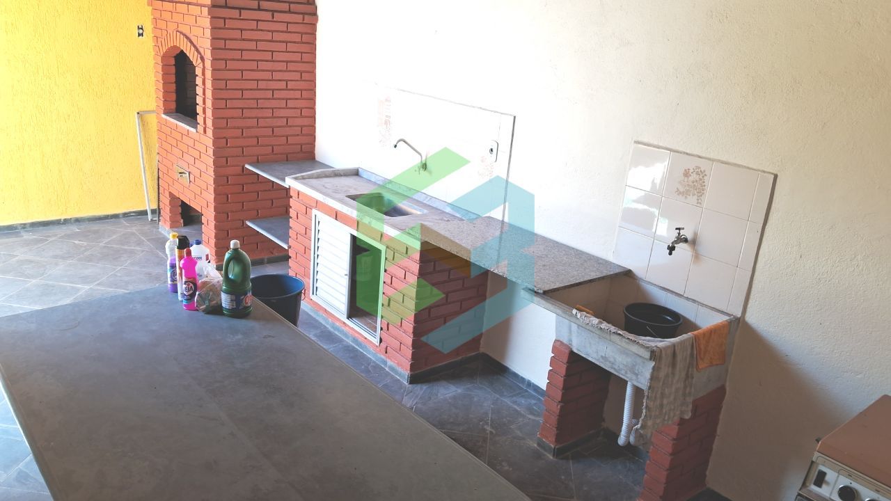 Casa geminada 2 dormitórios (1 suíte) 4 vagas de garagem