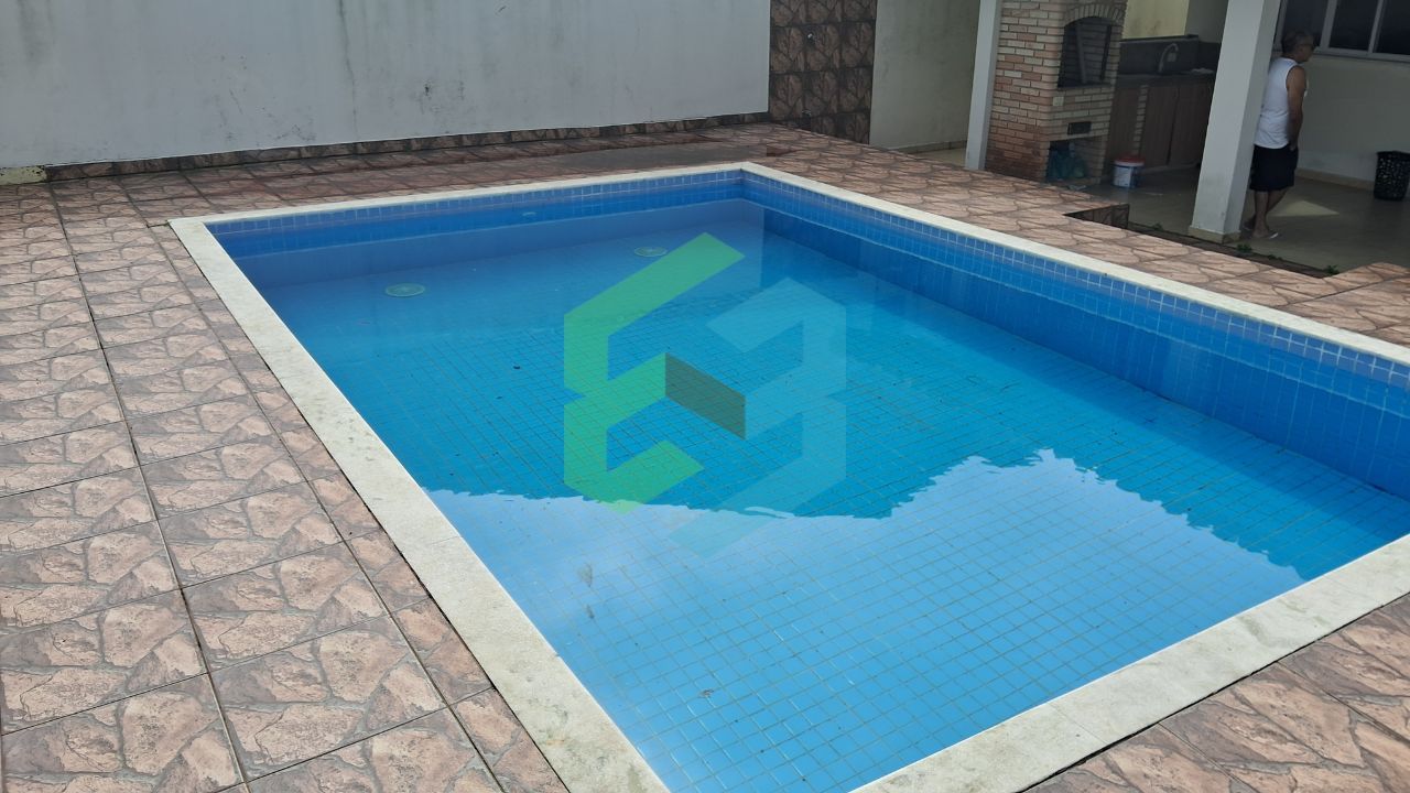 Refúgio perfeito a 150 metros da praia com 3 dorm (1suite) e piscina