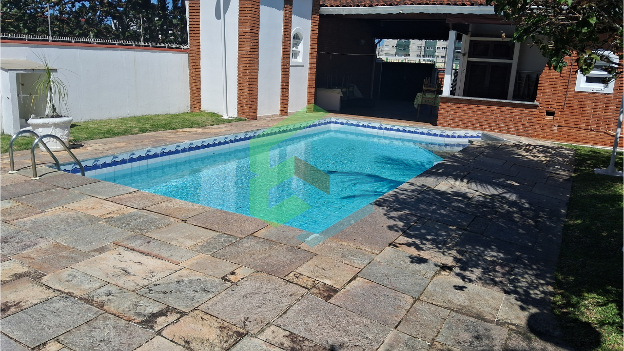 Casa 3 dorm (3 súítes), 7 vagas, entrada por 2 ruas diferentes