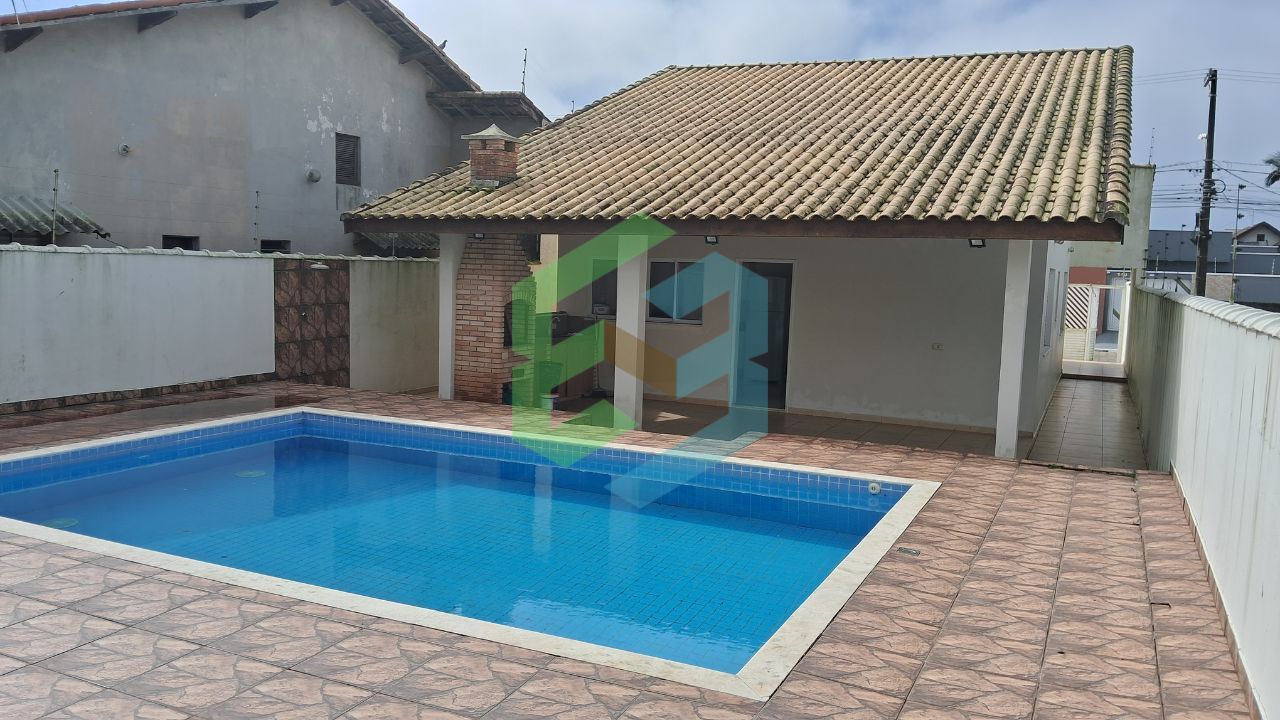 Refúgio perfeito a 150 metros da praia com 3 dorm (1suite) e piscina