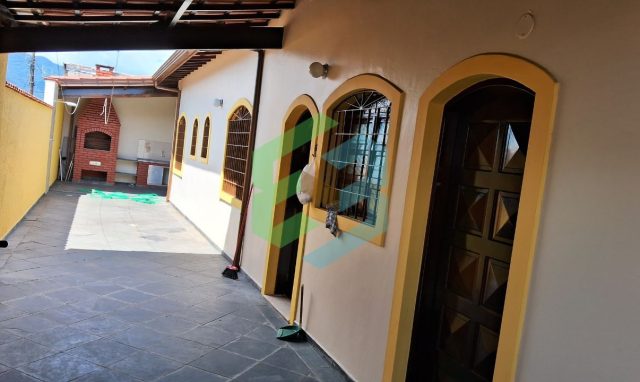 Casa geminada 2 dormitórios (1 suíte) 4 vagas de garagem