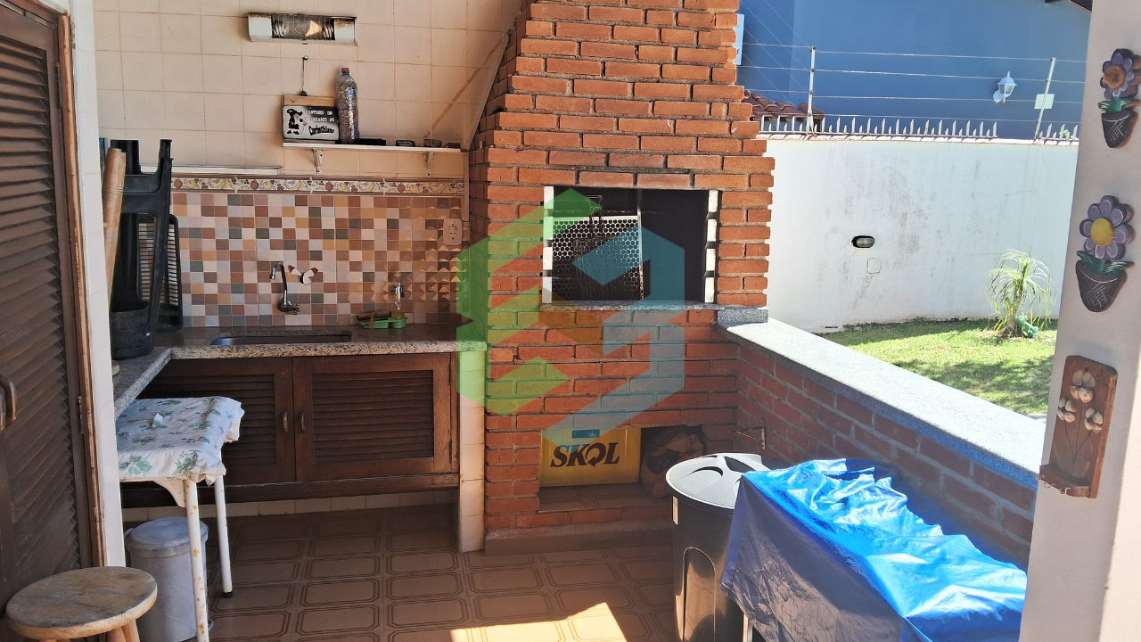 Casa 3 dorm (3 súítes), 7 vagas, entrada por 2 ruas diferentes