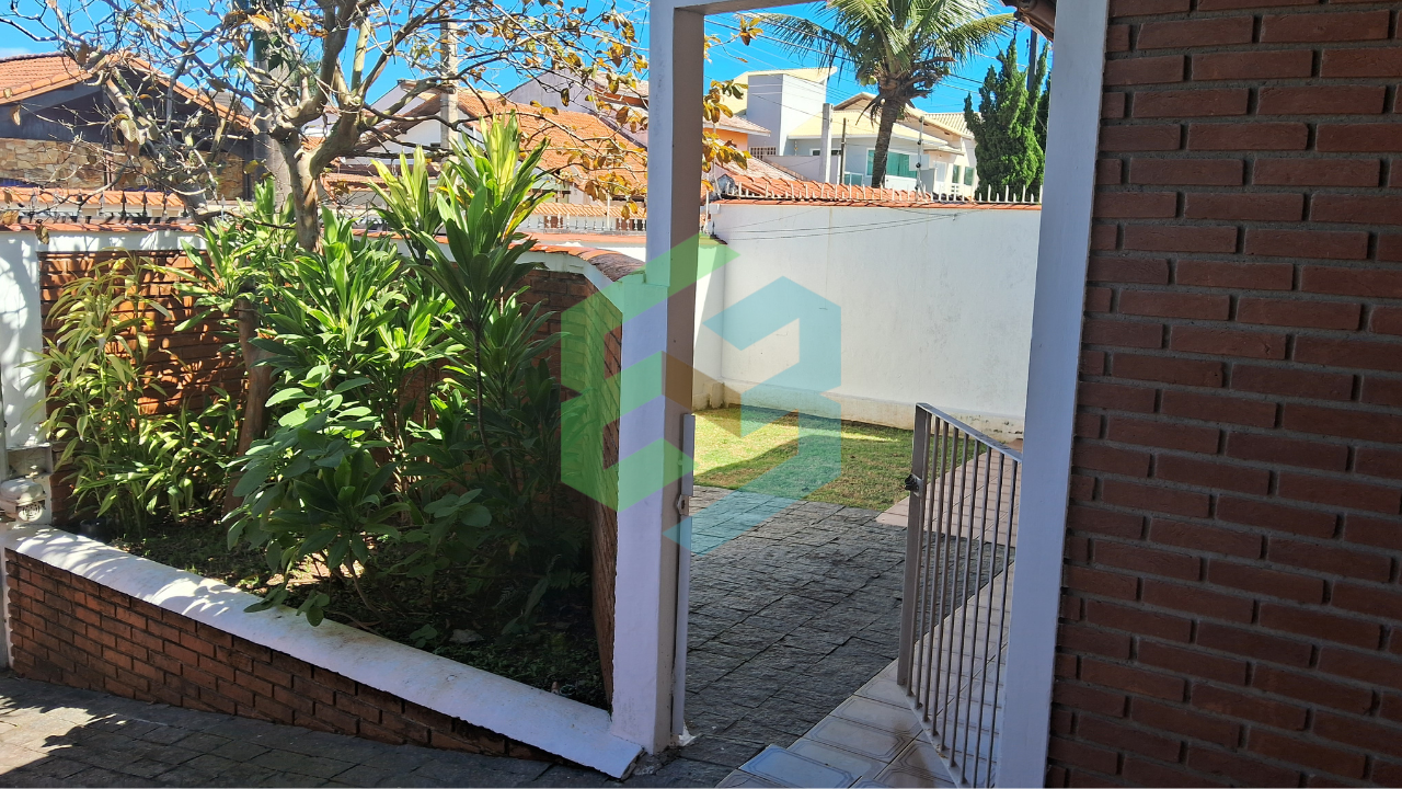Casa 3 dorm (3 súítes), 7 vagas, entrada por 2 ruas diferentes