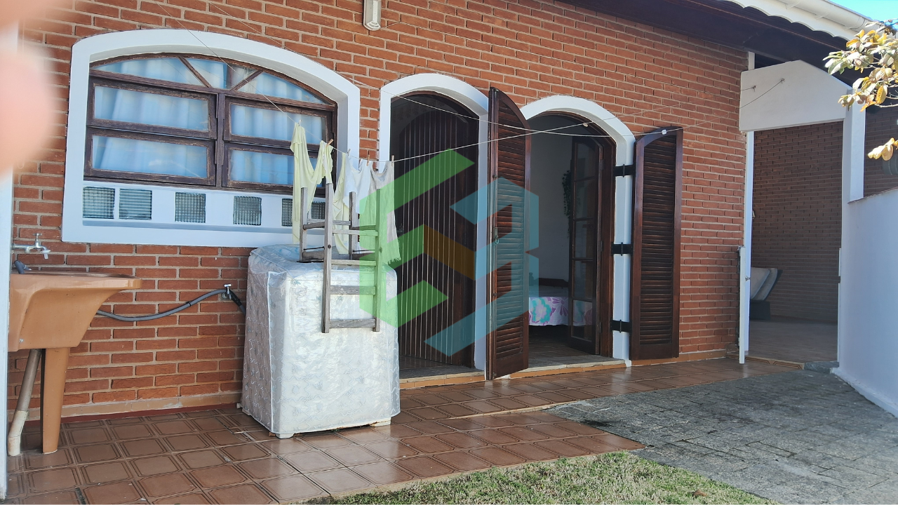 Casa 3 dorm (3 súítes), 7 vagas, entrada por 2 ruas diferentes