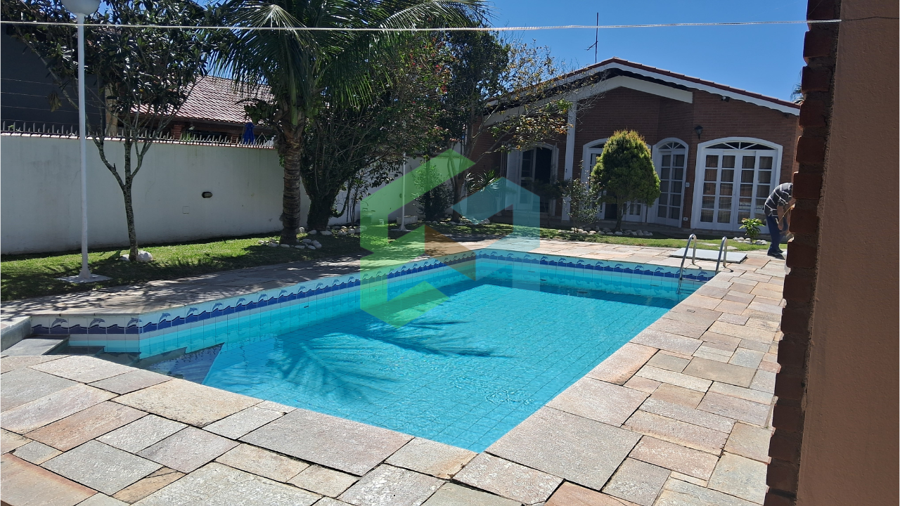 Casa 3 dorm (3 súítes), 7 vagas, entrada por 2 ruas diferentes