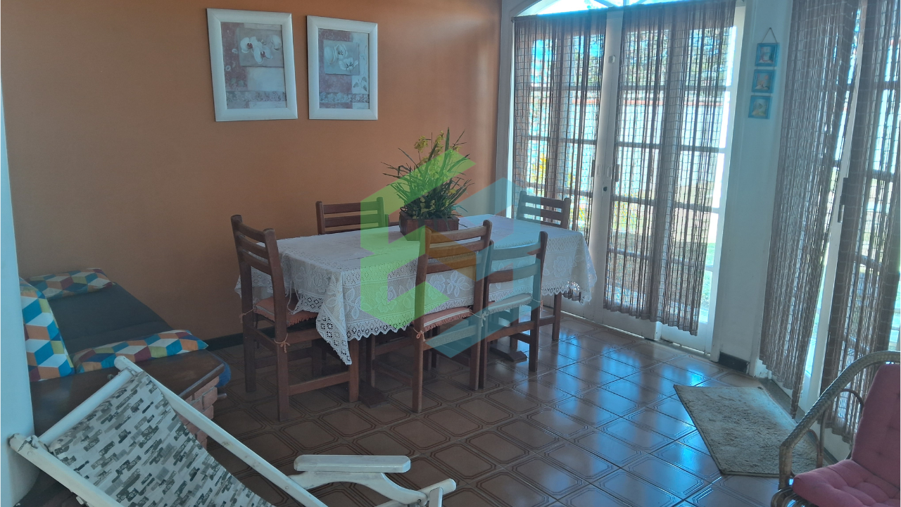Casa 3 dorm (3 súítes), 7 vagas, entrada por 2 ruas diferentes