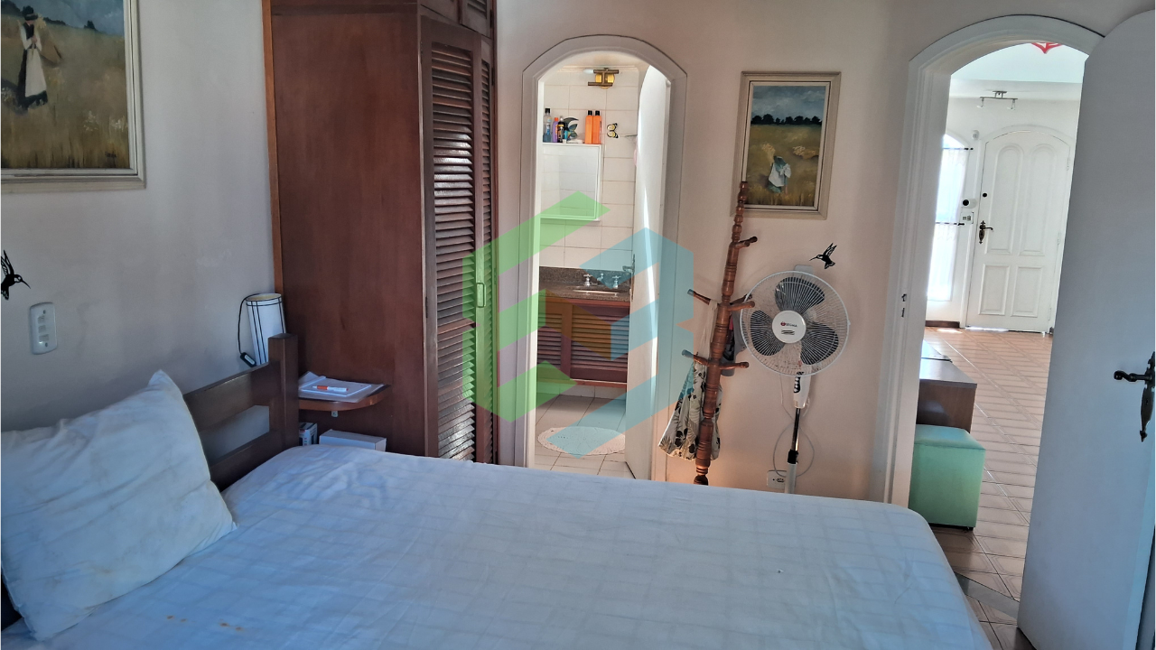 Casa 3 dorm (3 súítes), 7 vagas, entrada por 2 ruas diferentes