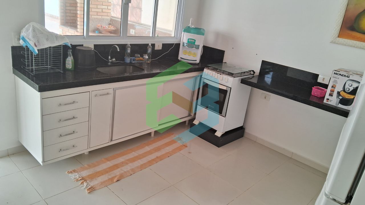 Refúgio perfeito a 150 metros da praia com 3 dorm (1suite) e piscina