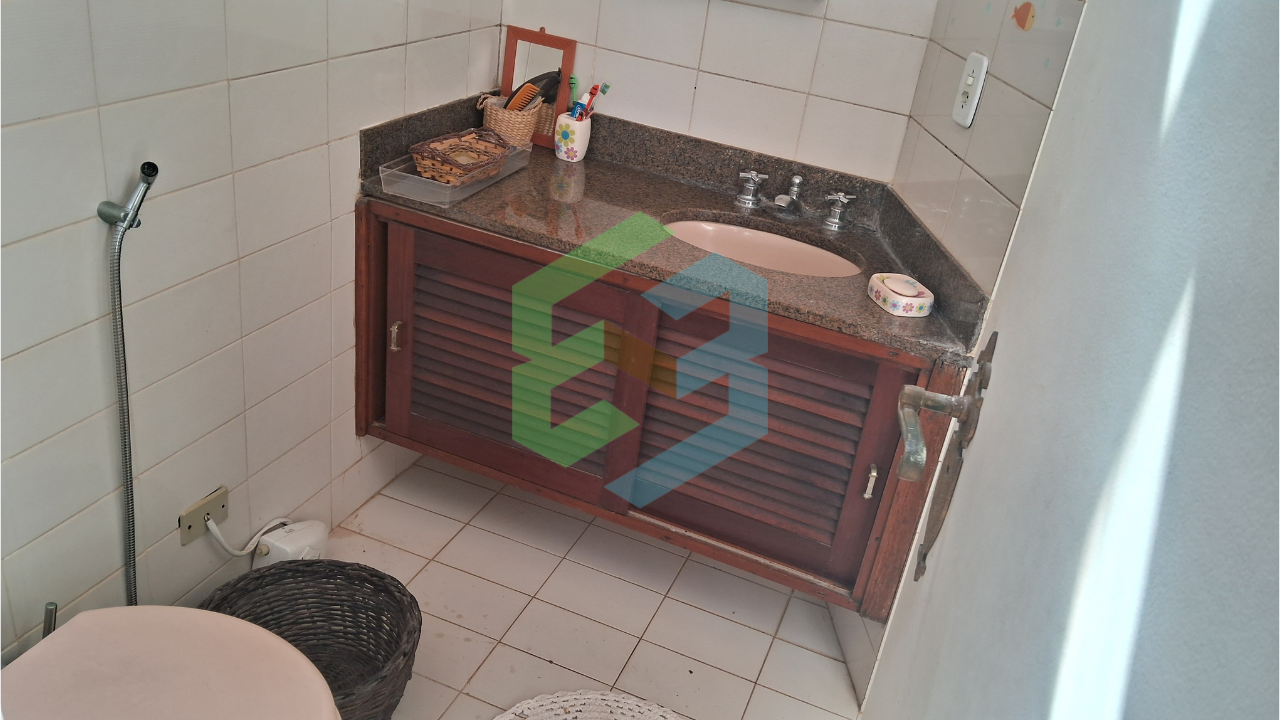 Casa 3 dorm (3 súítes), 7 vagas, entrada por 2 ruas diferentes