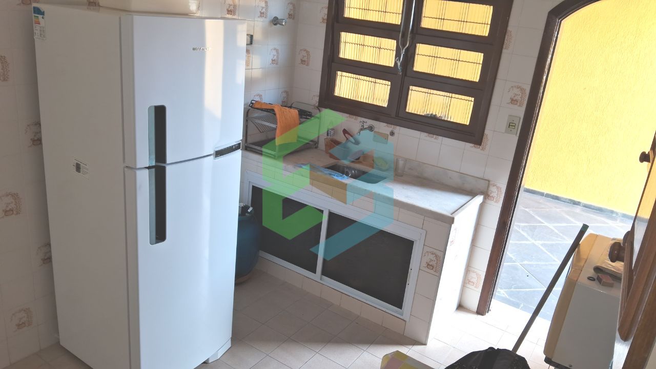 Casa geminada 2 dormitórios (1 suíte) 4 vagas de garagem