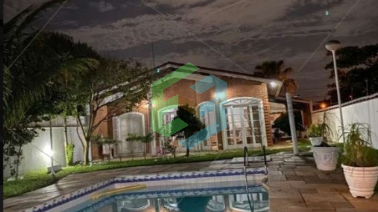 Casa 3 dorm (3 súítes), 7 vagas, entrada por 2 ruas diferentes