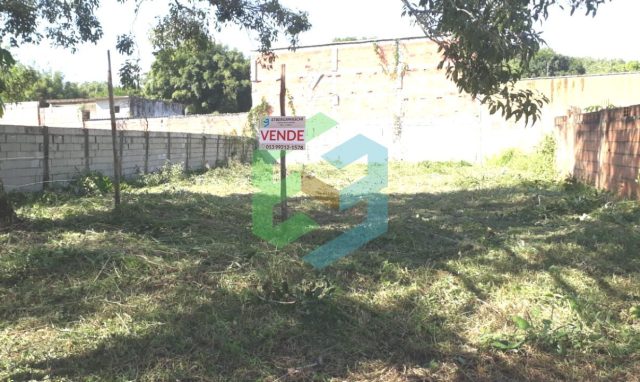 Terreno Plano de 390 m², tendo 13 m de frente, murado