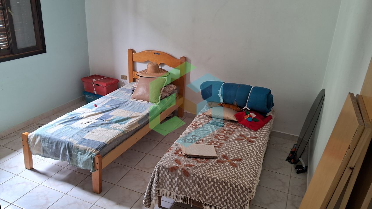 Casa térrea, 3 dorm (1Suíte), sala em “L”, 2 vagas e edícula completa