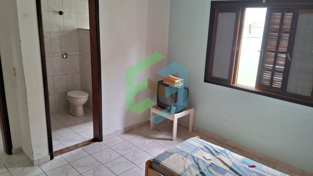 Casa térrea, 3 dorm (1Suíte), sala em “L”, 2 vagas e edícula completa