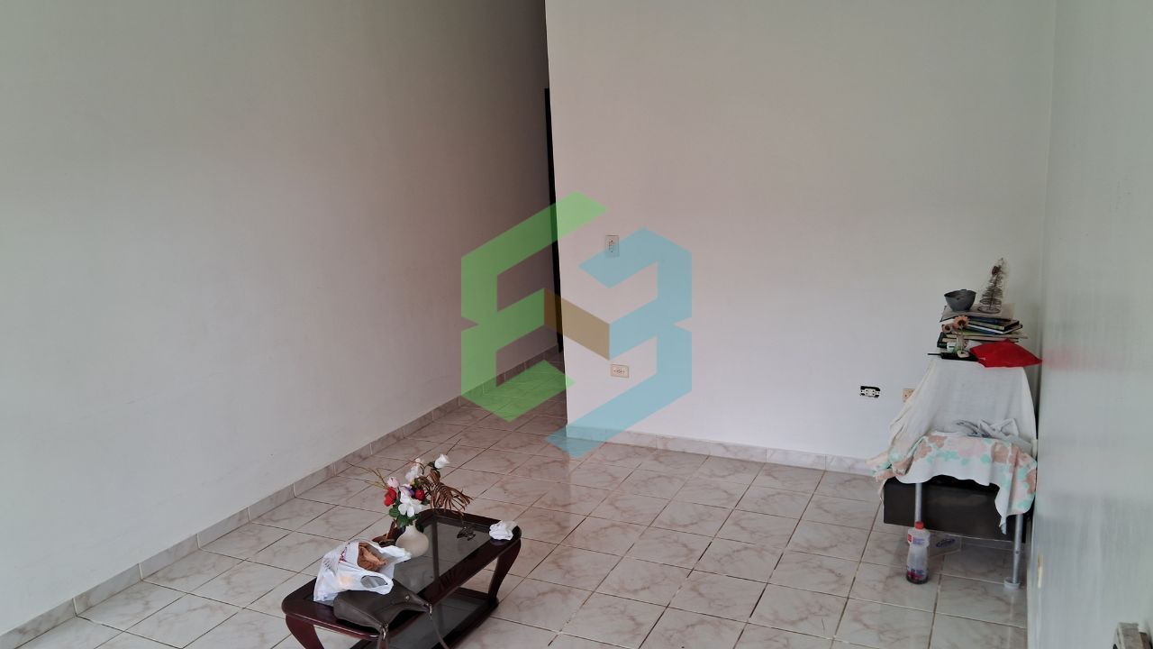 Casa térrea, 3 dorm (1Suíte), sala em “L”, 2 vagas e edícula completa