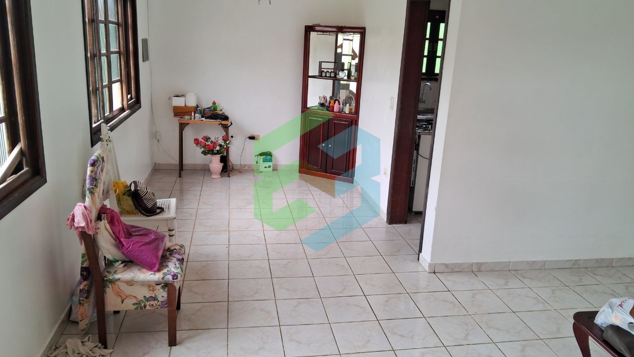 Casa térrea, 3 dorm (1Suíte), sala em “L”, 2 vagas e edícula completa