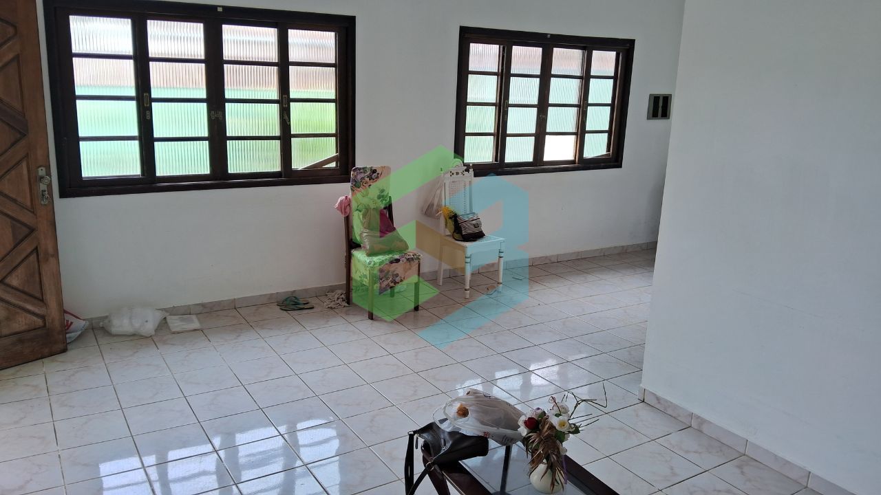 Casa térrea, 3 dorm (1Suíte), sala em “L”, 2 vagas e edícula completa