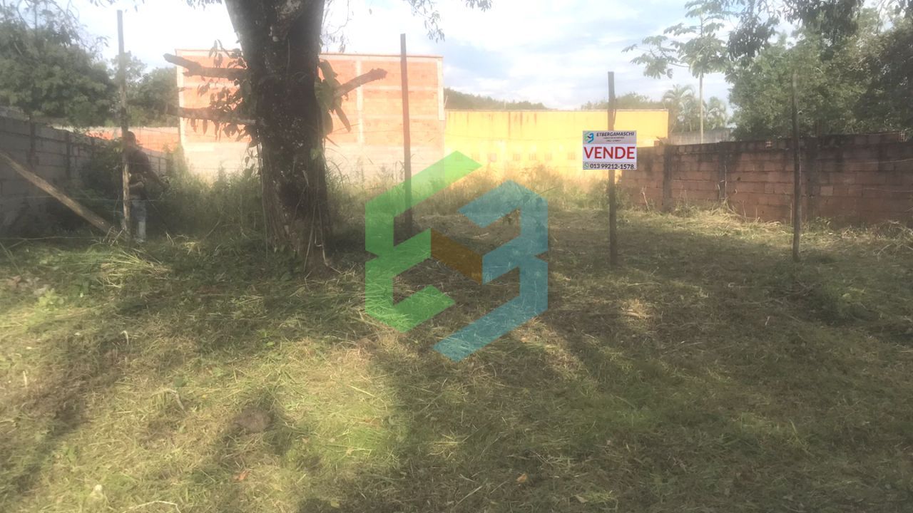 Terreno Plano de 390 m², tendo 13 m de frente, murado
