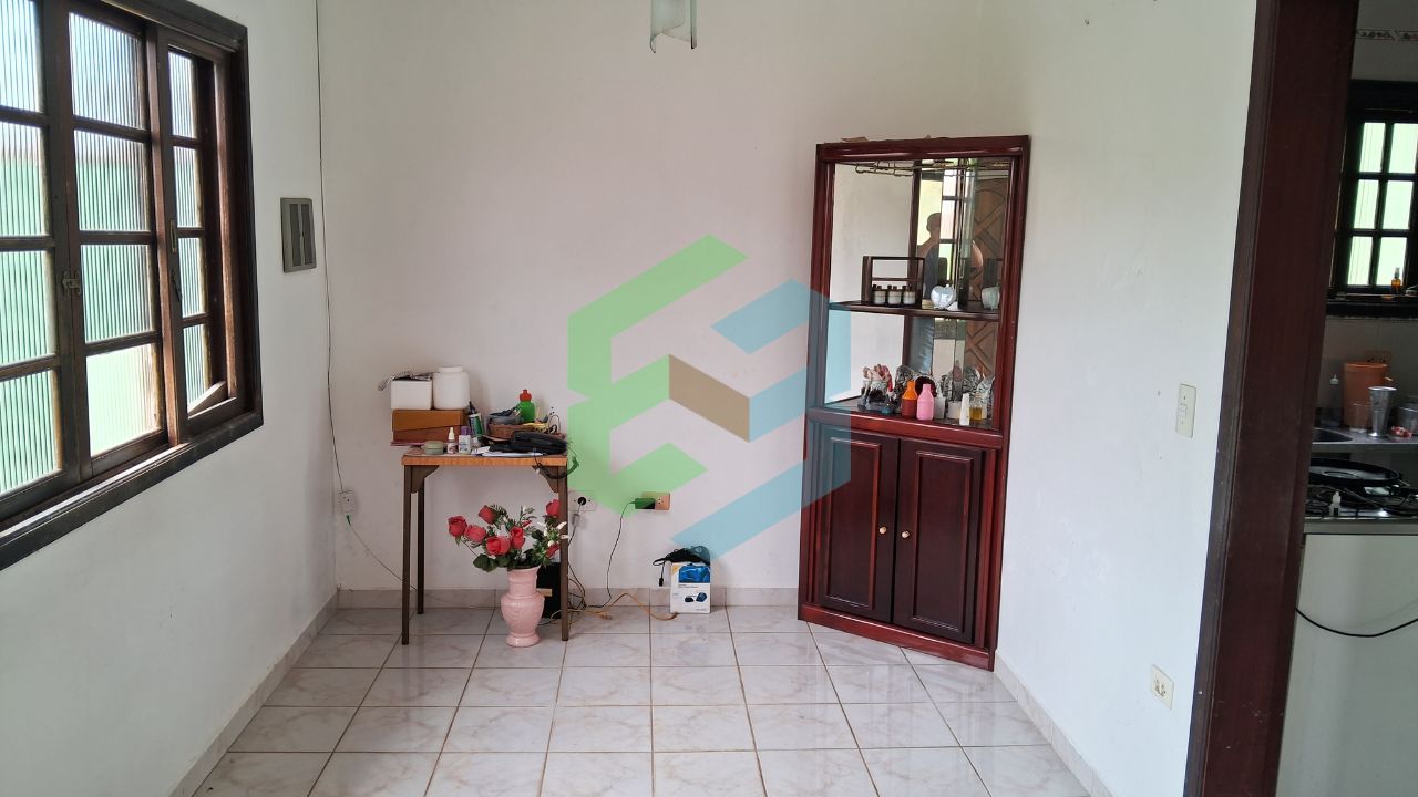 Casa térrea, 3 dorm (1Suíte), sala em “L”, 2 vagas e edícula completa