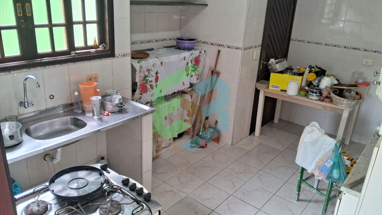 Casa térrea, 3 dorm (1Suíte), sala em “L”, 2 vagas e edícula completa