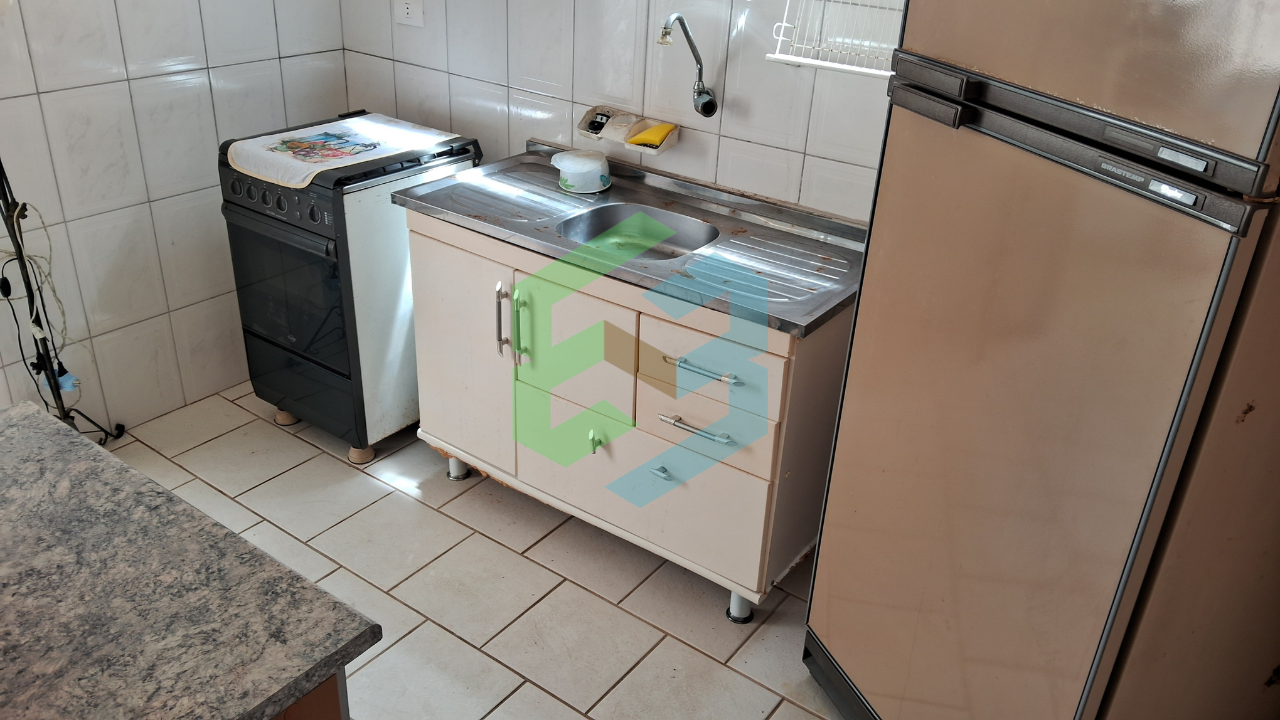Apartamento 2 dormitórios, 1 vaga, no Centro, próximo a praia