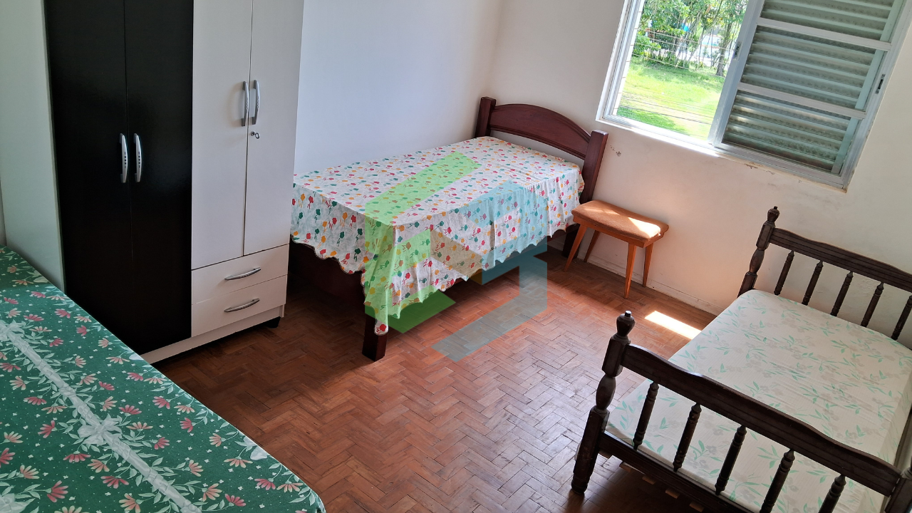 Apartamento 2 dormitórios, 1 vaga, no Centro, próximo a praia