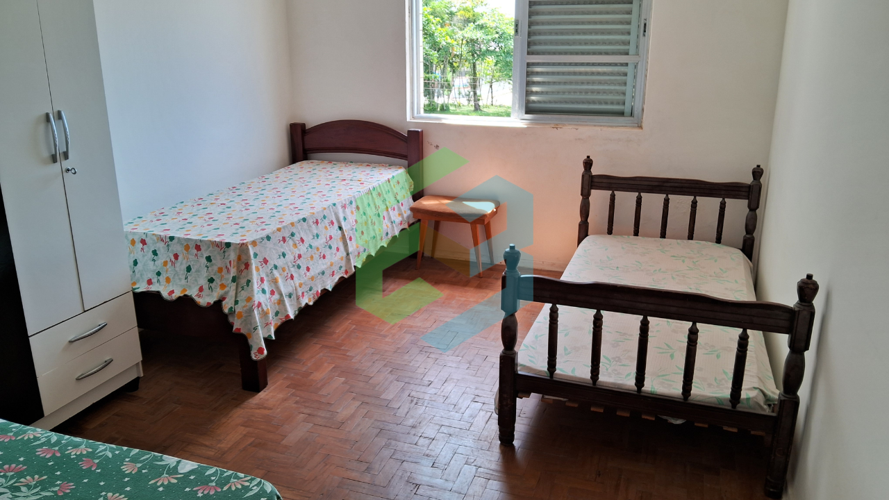 Apartamento 2 dormitórios, 1 vaga, no Centro, próximo a praia