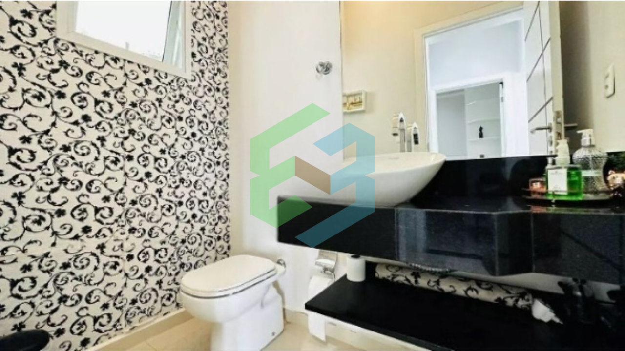 Sobrado 4 dorm (2 suítes) em condomínio fechado próximo a praia