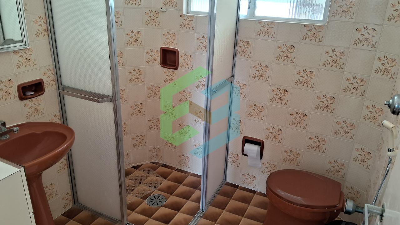Apartamento 2 dormitórios, 1 vaga, no Centro, próximo a praia