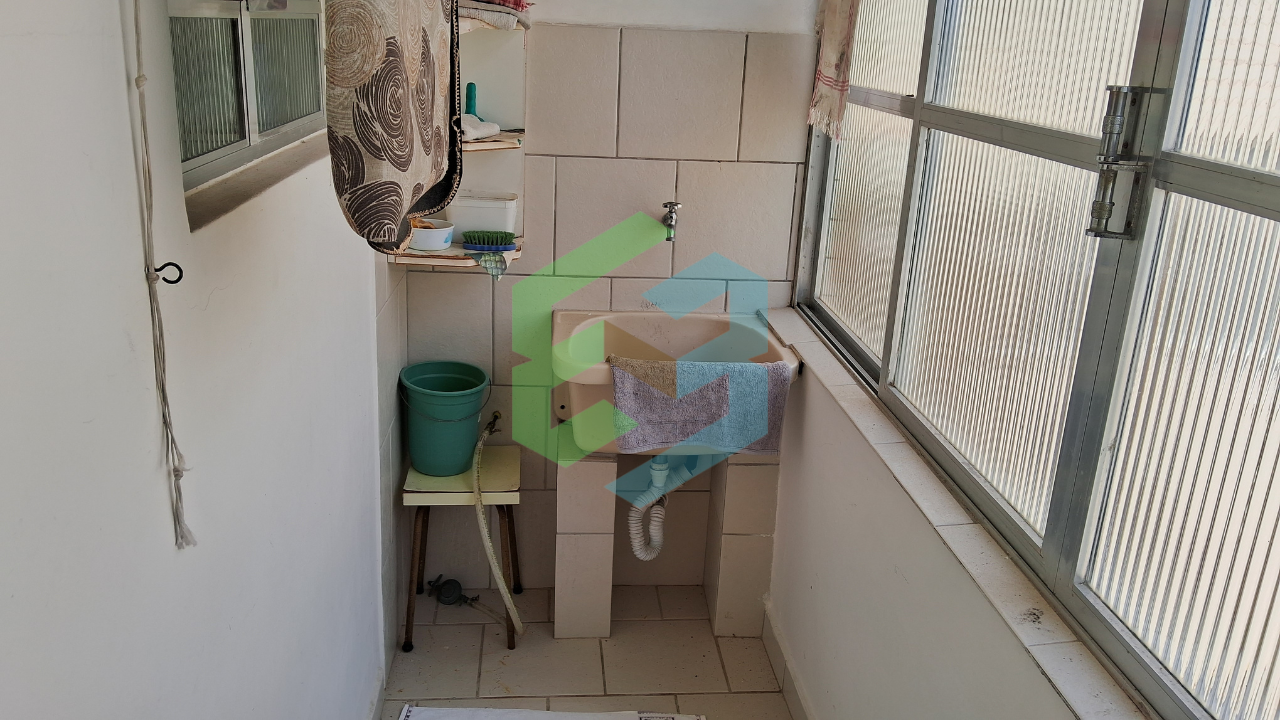 Apartamento 2 dormitórios, 1 vaga, no Centro, próximo a praia